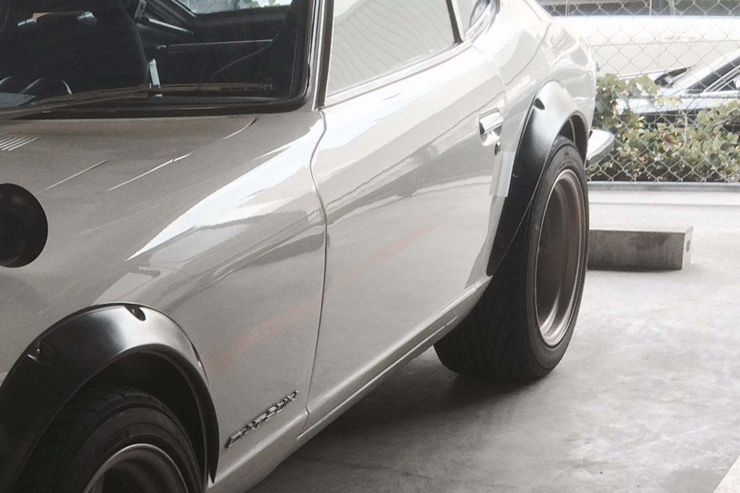 車好きの あるある 行為は現在も変わらない 輪止めから離れて駐車するのには理由がありました カスタム アウトドア 福祉車両 モータースポーツなどのカーライフ情報が満載 Auto Messe Web