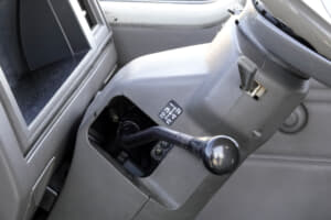 【画像】昔のAT車に付いていた「オーバードライブスイッチ」っていつ消えた？ じつは「オーバードライブ」自体は今も健在！ 〜 画像10