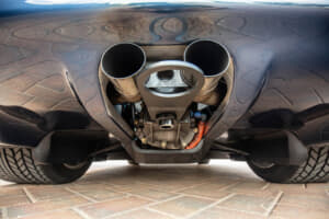 【画像】「ニスモ」のテスト車両だったジャガー「XJR−15」とは？ 1億8000万円オーバーで落札された公道を走るレーシングカー 〜 画像27