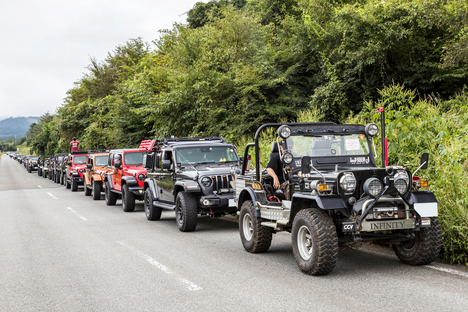 総数72台の歴代「ジープ」が集結！ 「ウィリス」から「ラングラー」までそろった「ジープジャンボリー」のアウトドアな1日とは ～カスタム