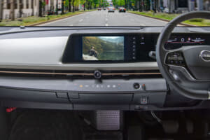 【画像】日産新型EV「アリア」オーナーに朗報！ 静かな車内で同乗者がテレビを楽しめるデータシステム「TV-KIT」が登場 〜 画像24