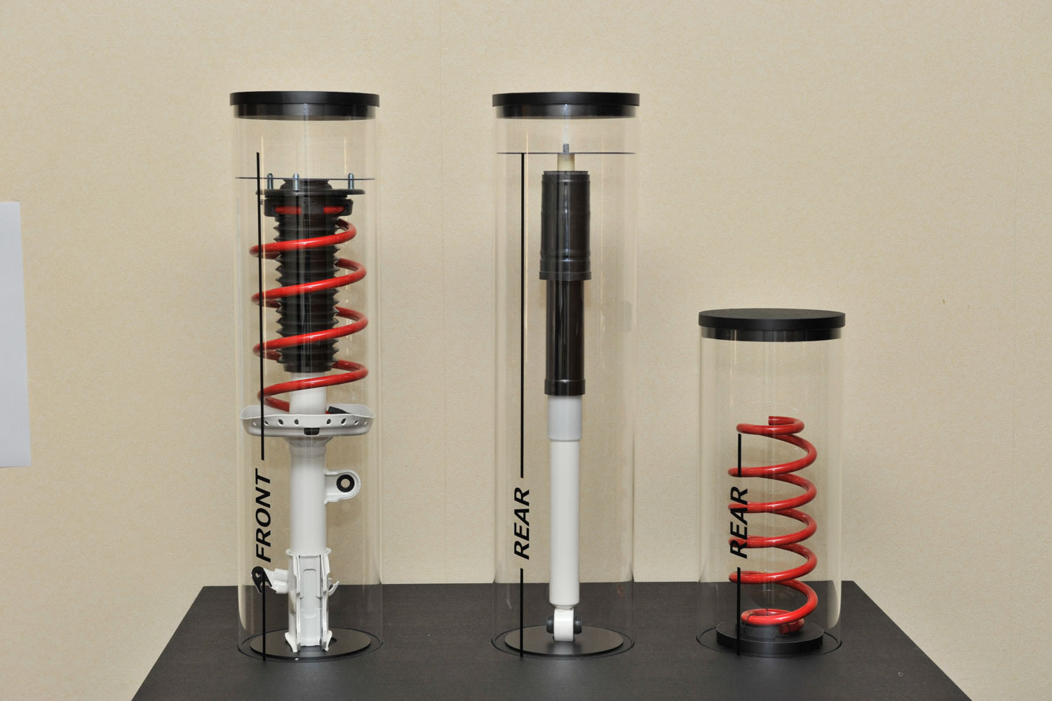 いまさら聞けない、ショックアブソーバーとサスペンションの違いとは？ 役割や交換時期をお教えします ショックアブソーバーとは？ サスペンションと