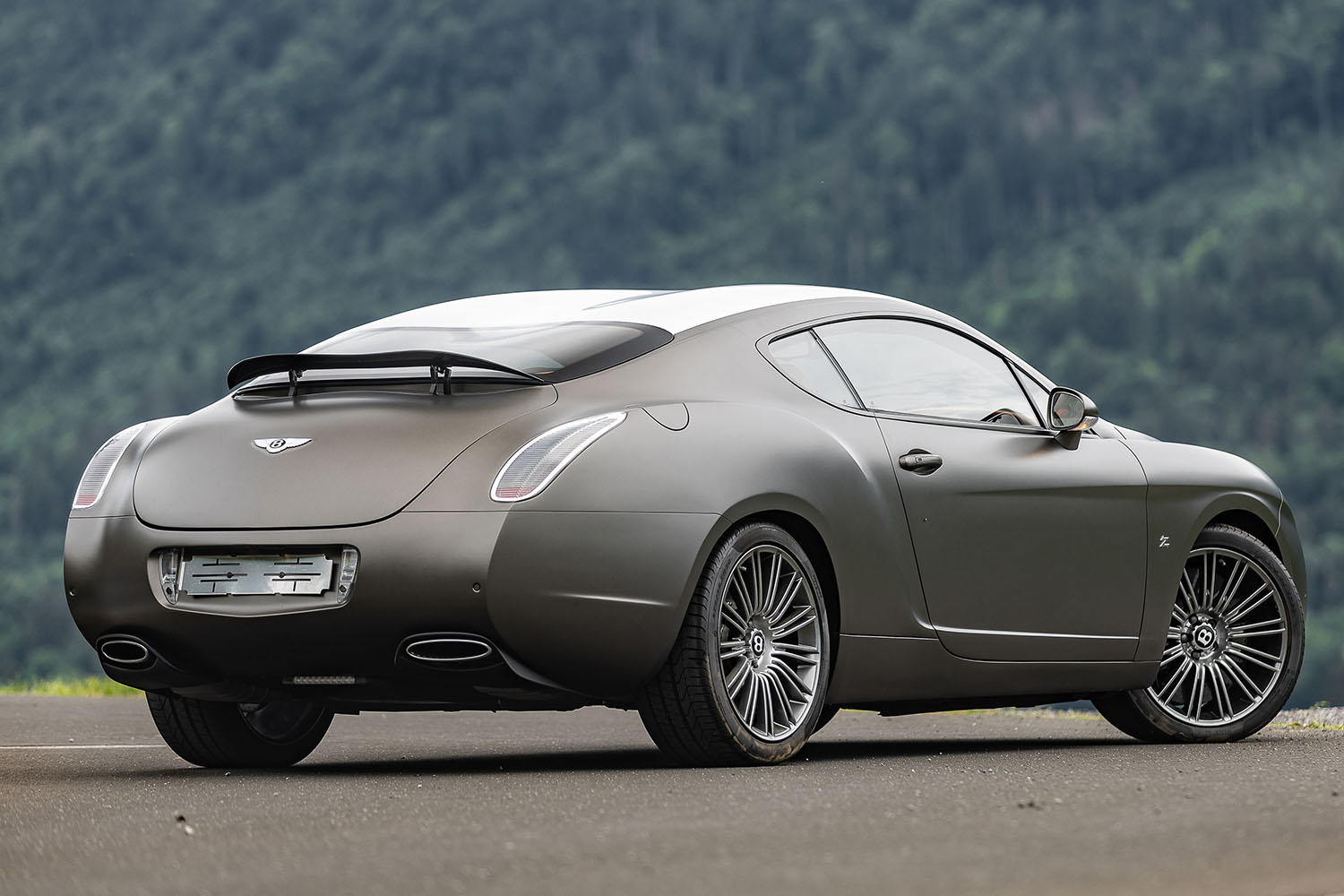 超珍しいコラボモデルであるベントレー「コンチネンタルGTザガート」