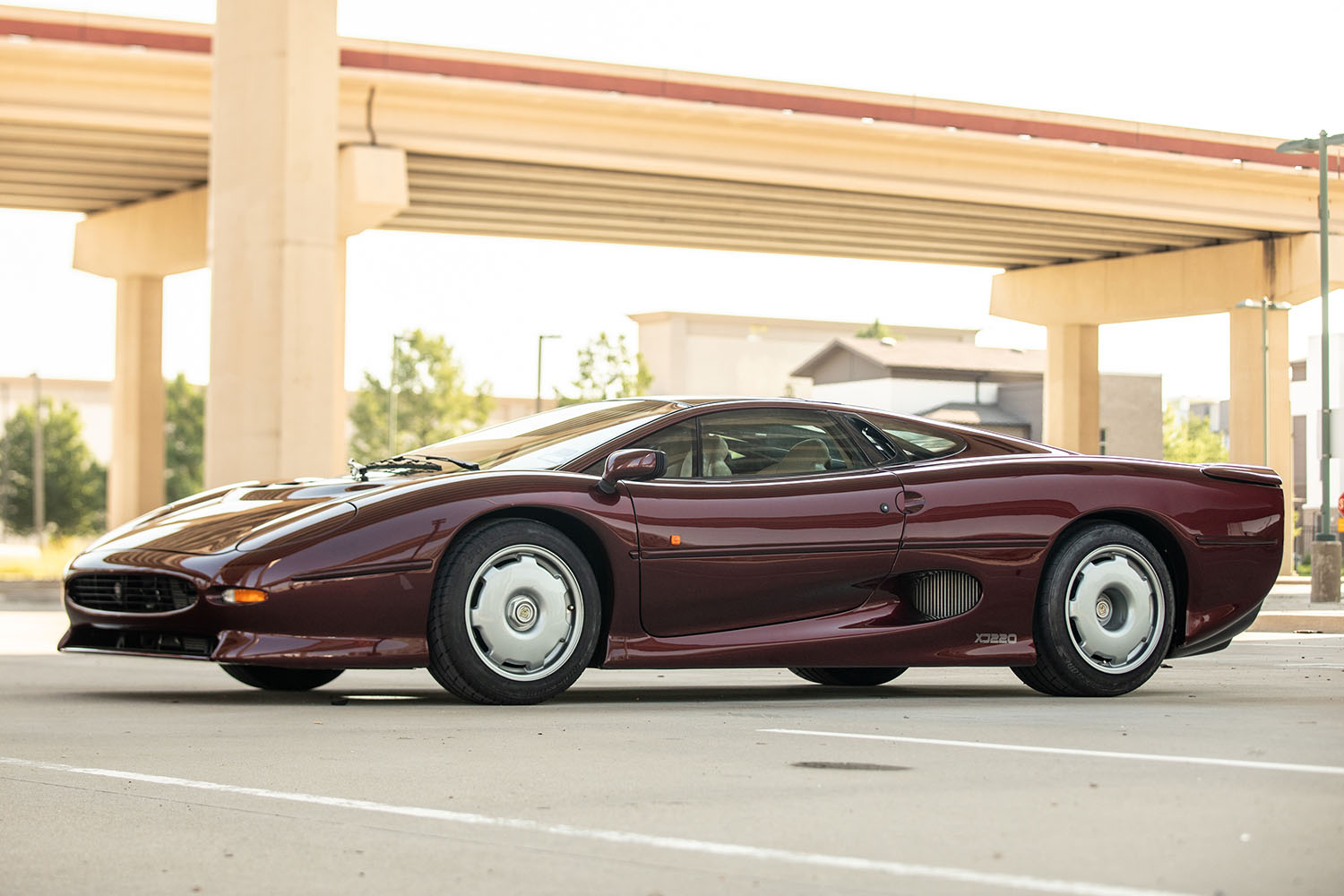ニュルブルクリンク市販車最速だったジャガー「XJ220」