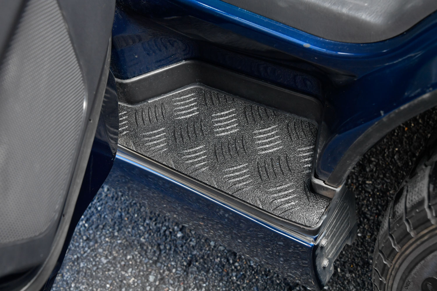 愛工房のトヨタ・ハイエース＆スズキ・ジムニーの貼るだけアイテムを紹介