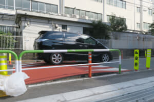 【画像】海外の道路でよく遭遇する「ハンプ」と「スピードバンプ」の役割は？ 歩行者を保護するのに日本で定着しない理由とは 〜 画像2
