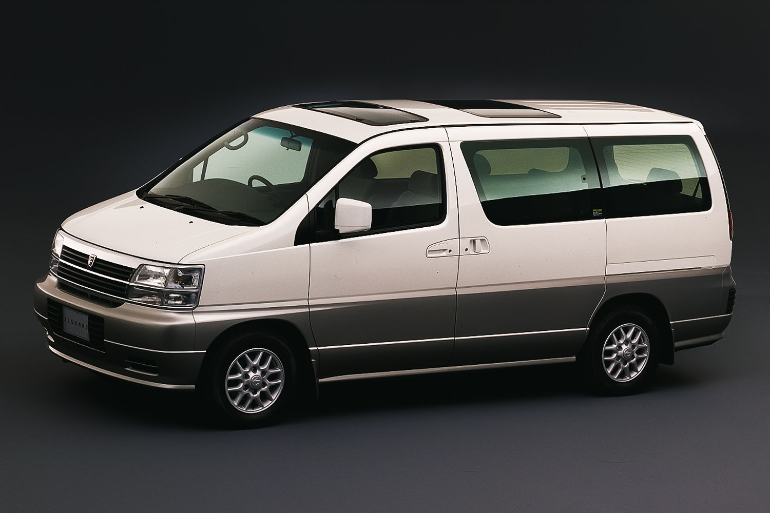 トヨタ「アルファード」はなぜ人気? 国産ミニバンの王者になった3つの理由 | ~カスタム・アウトドア・福祉車両・モータースポーツなどのカー ...