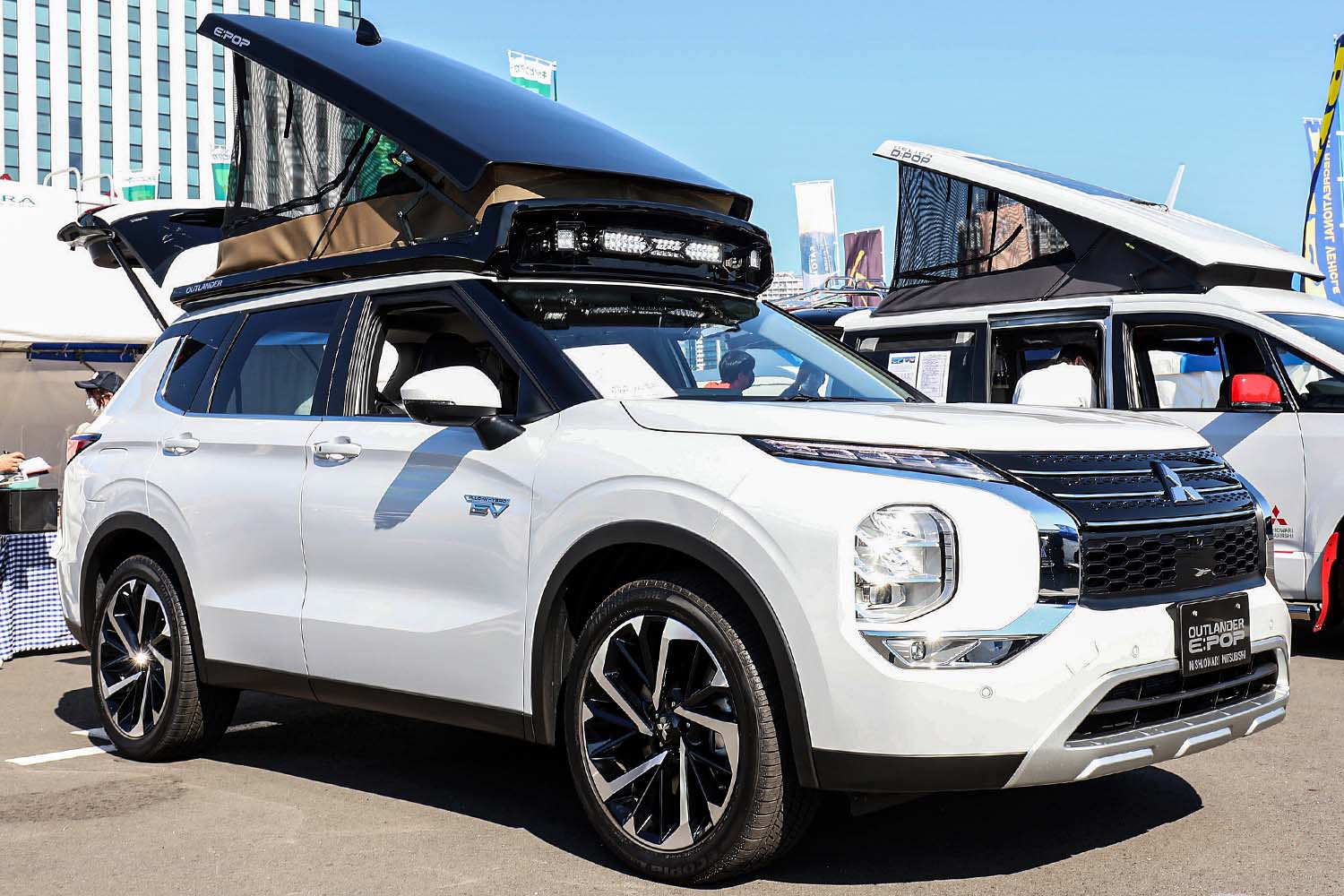 三菱 アウトランダーphev にポップアップルーフ 大人4名が車中泊できる E ポップ は533万3000円から カスタム アウトドア 福祉車両 モータースポーツなどのカーライフ情報が満載 Auto Messe Web