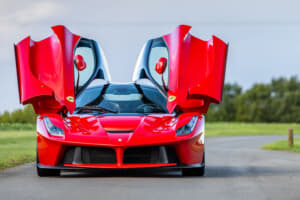 新車価格の2倍！ 3億3000万円で落札された「ラ フェラーリ」は4万キロ近くの過走行車でした