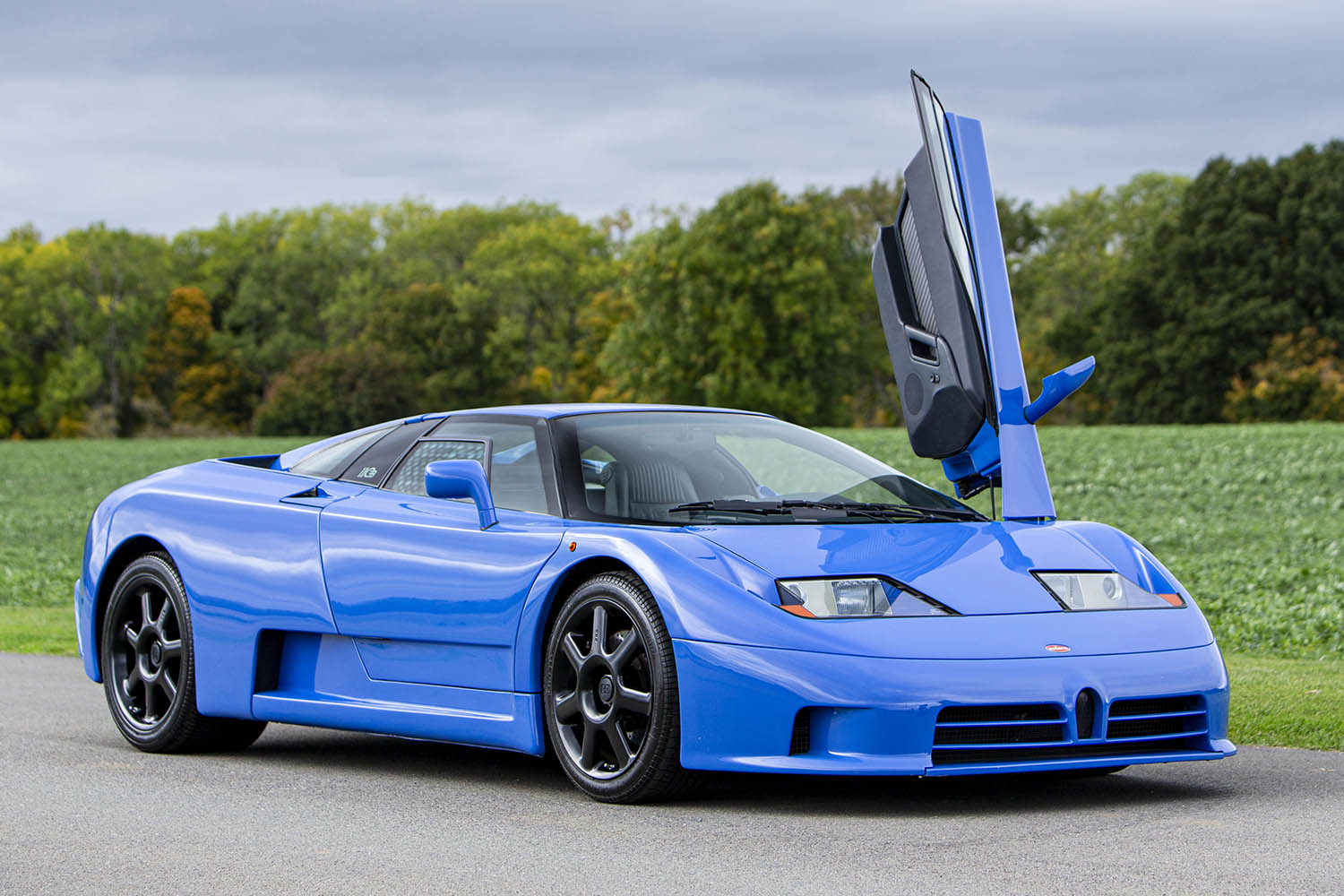 スタンツァー二が開発に携わったブガッティ「EB110」