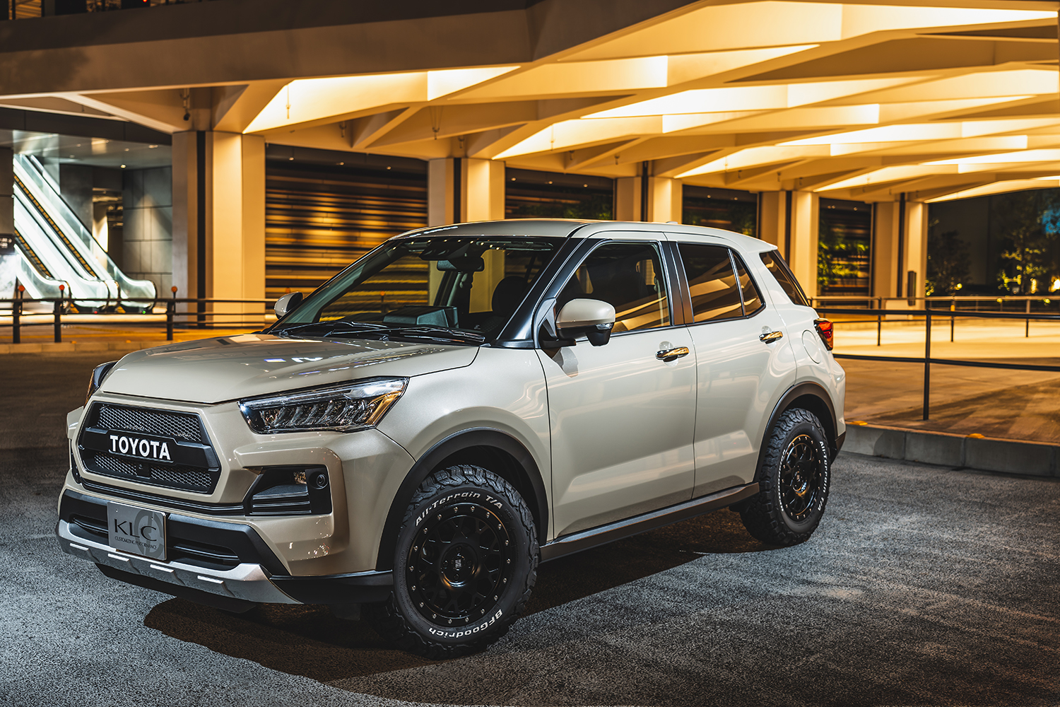 エアロメーカーKLCの最新作、ダイハツ・ロッキーとトヨタ・ライズがRAV4顔面ボディキット