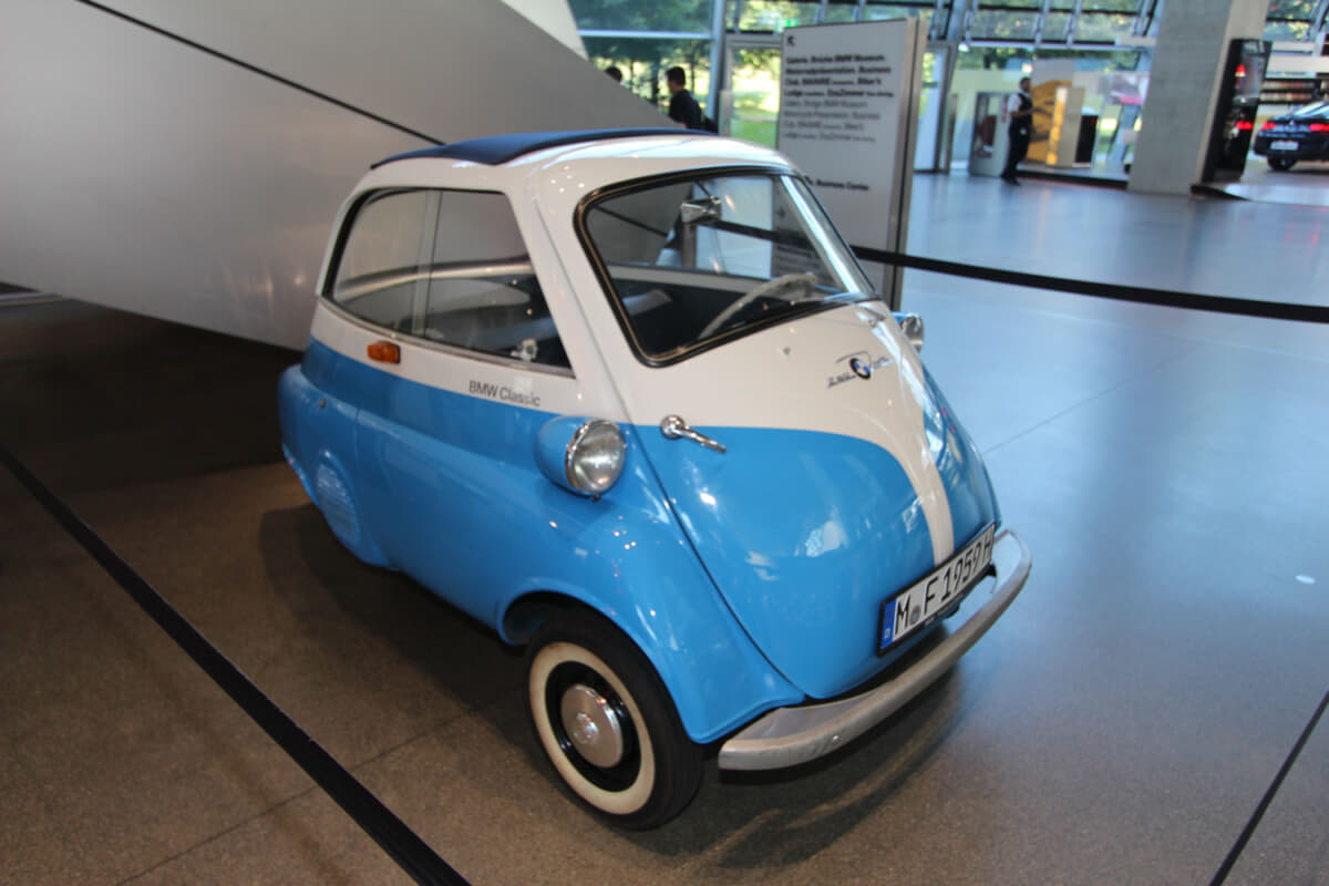 【画像ギャラリー】営業不振のBMWを救った「イセッタ」のデザインは、「冷蔵庫をスクーターでサンドイッチ」!? AUTO MESSE WEB