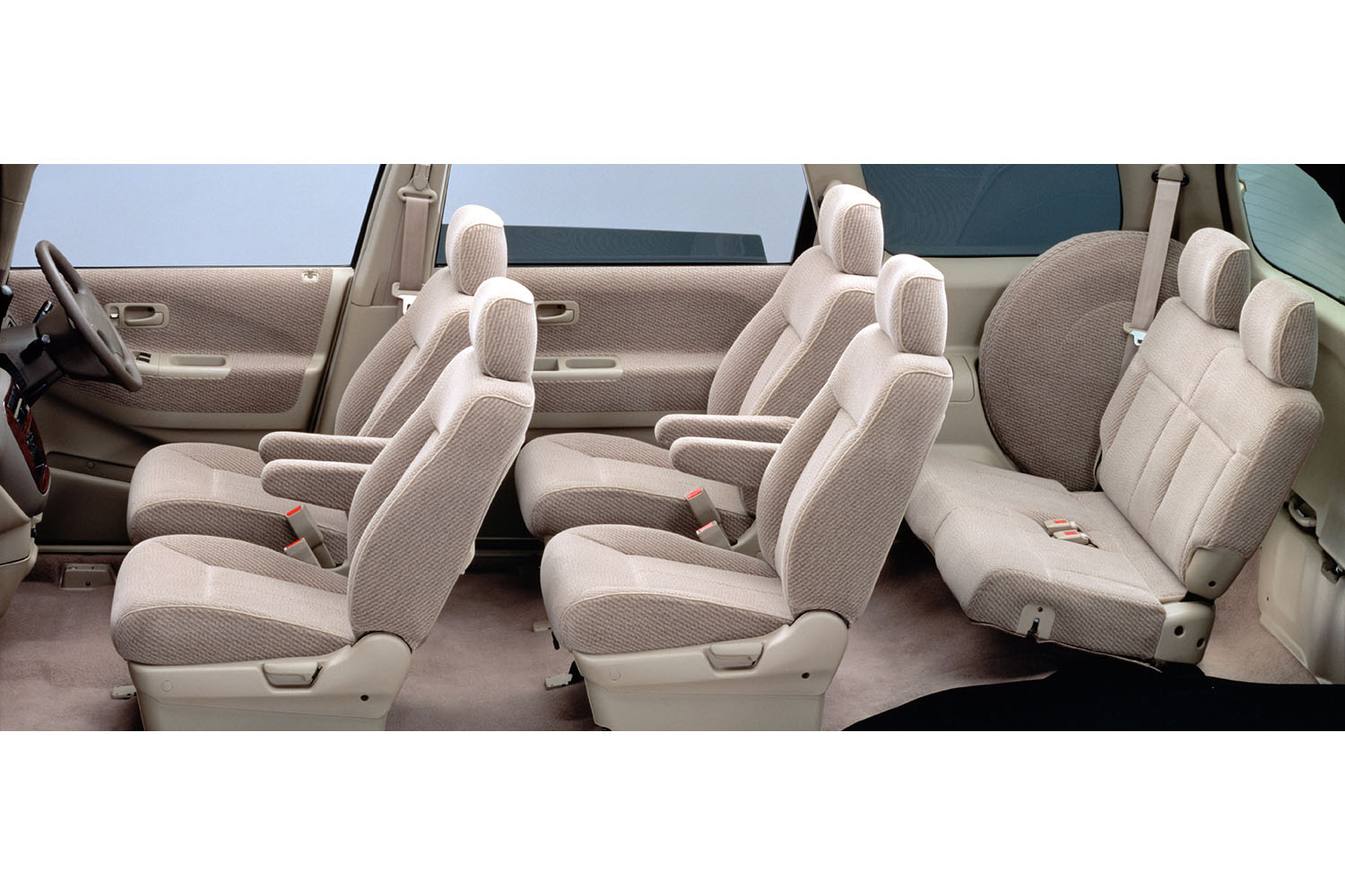 【画像ギャラリー】ミニバンの憧れ装備「キャプテンシート」のメリットとデメリットとは？ ベンチシートが便利なポイントも解説します AUTO