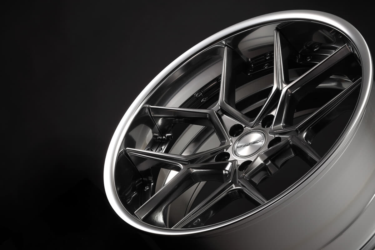 【画像ギャラリー】話題の日産新型「フェアレディZ」にベストマッチ！ ウェッズ「マーベリック」最新作はスポーティもエレガントもいけます〈PR