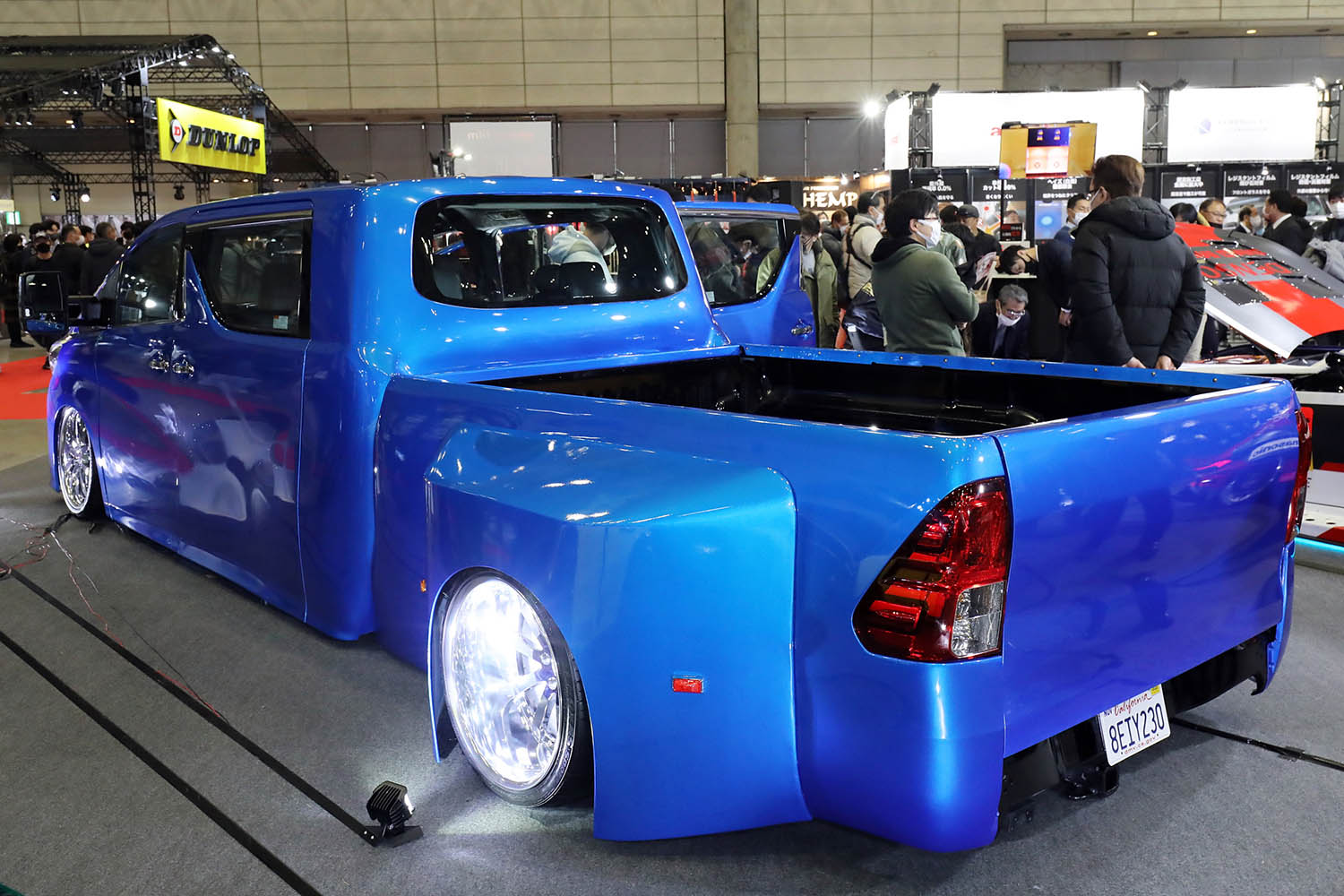 スーパーデューリー化された「アルファード」