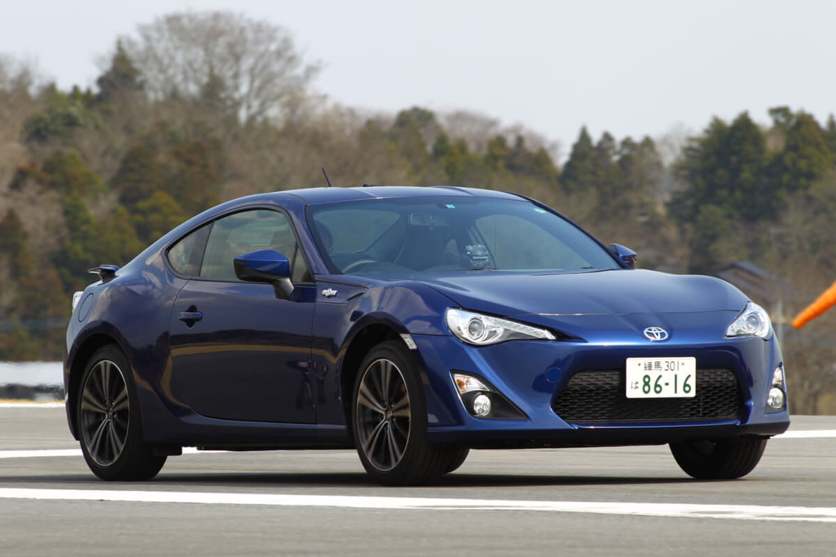 編集部厳選 中古で選ぶ初めての 走って楽しい クルマは Z33 フェアレディz に スイスポ がオススメです 画像4 Auto Messe Web カスタム アウトドア 福祉車両 モータースポーツなどのカーライフ情報が満載