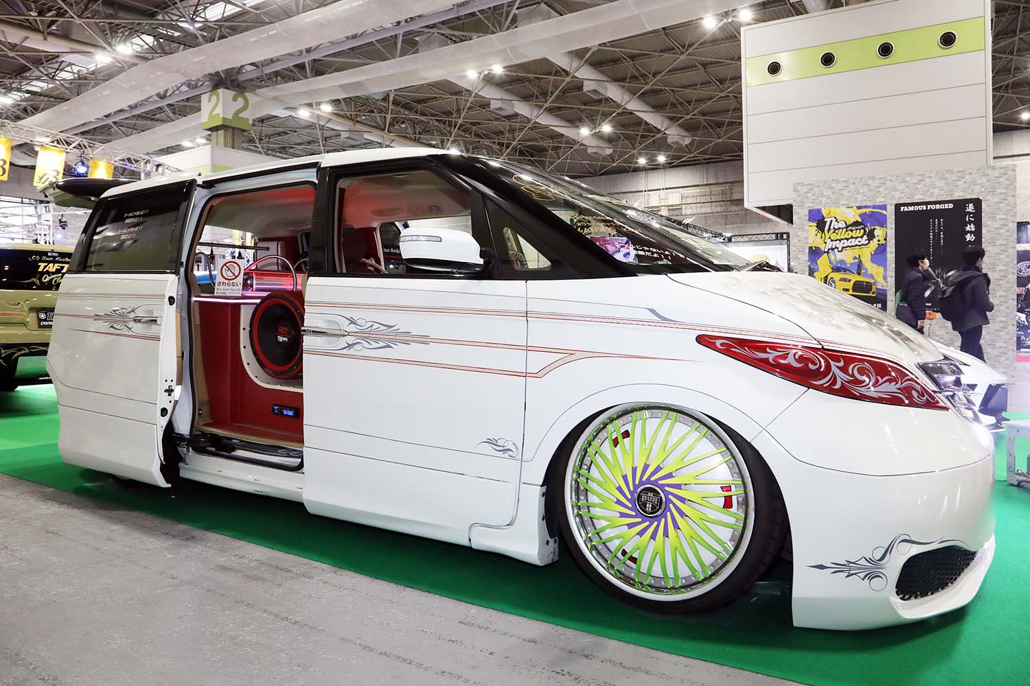 DUBスタイルのホンダ「エリシオン」にアメコミヒーローをプラス！「アイアンマン」と「ブラック・ウィドウ」参上 | AUTO MESSE WEB ...