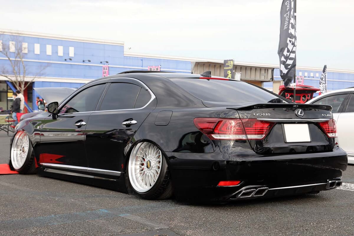 【画像ギャラリー】レクサス「LS460」にHKSスーパーチャージャーをセット！ 昭和世代に刺さるカスタム満載の大人アーバン仕様とは
