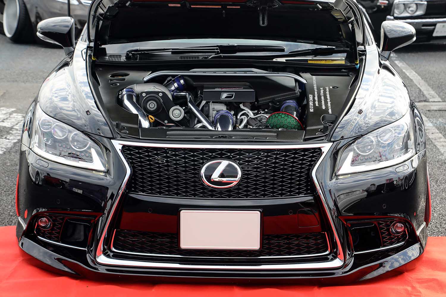 レクサス「LS460」にHKSスーパーチャージャーをセット！ 昭和世代に刺さるカスタム満載の大人アーバン仕様とは AUTO MESSE