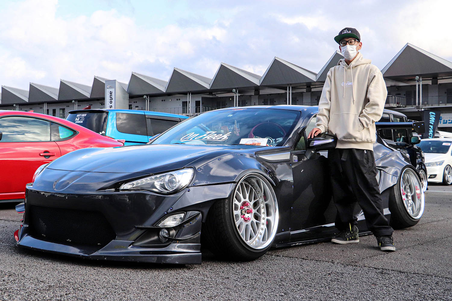 トヨタ「86」所有歴2年「スポコン+スタンス系」カスタムのお手本は映画