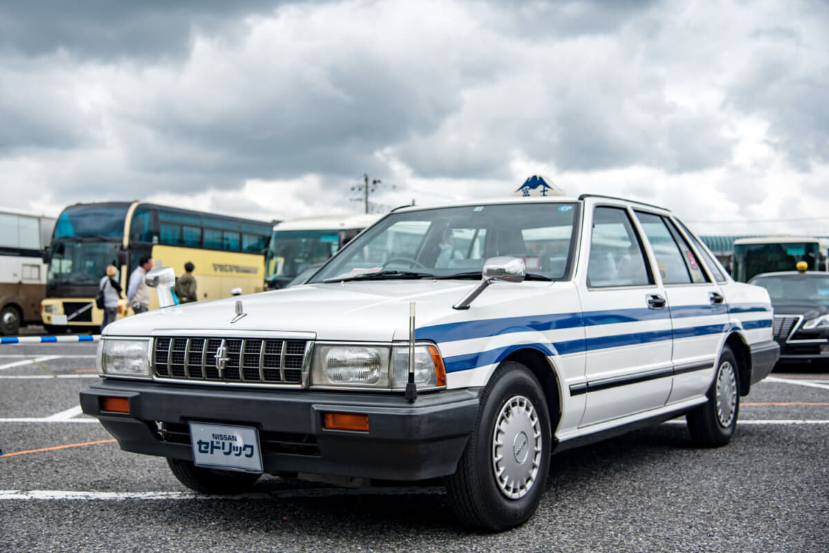 日産「Y31セドリック」タクシーは「自家用」通勤車！ 専用装備のなかで 