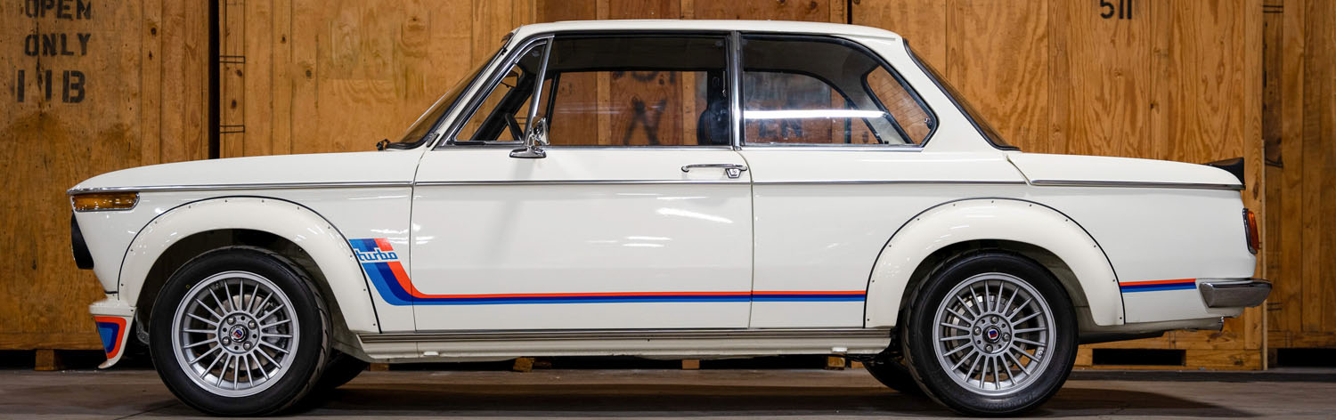 ポルシェ「911」より早かった！ BMW「マルニターボ」は世界初のターボ搭載市販車でした【スーパーカー列伝13】