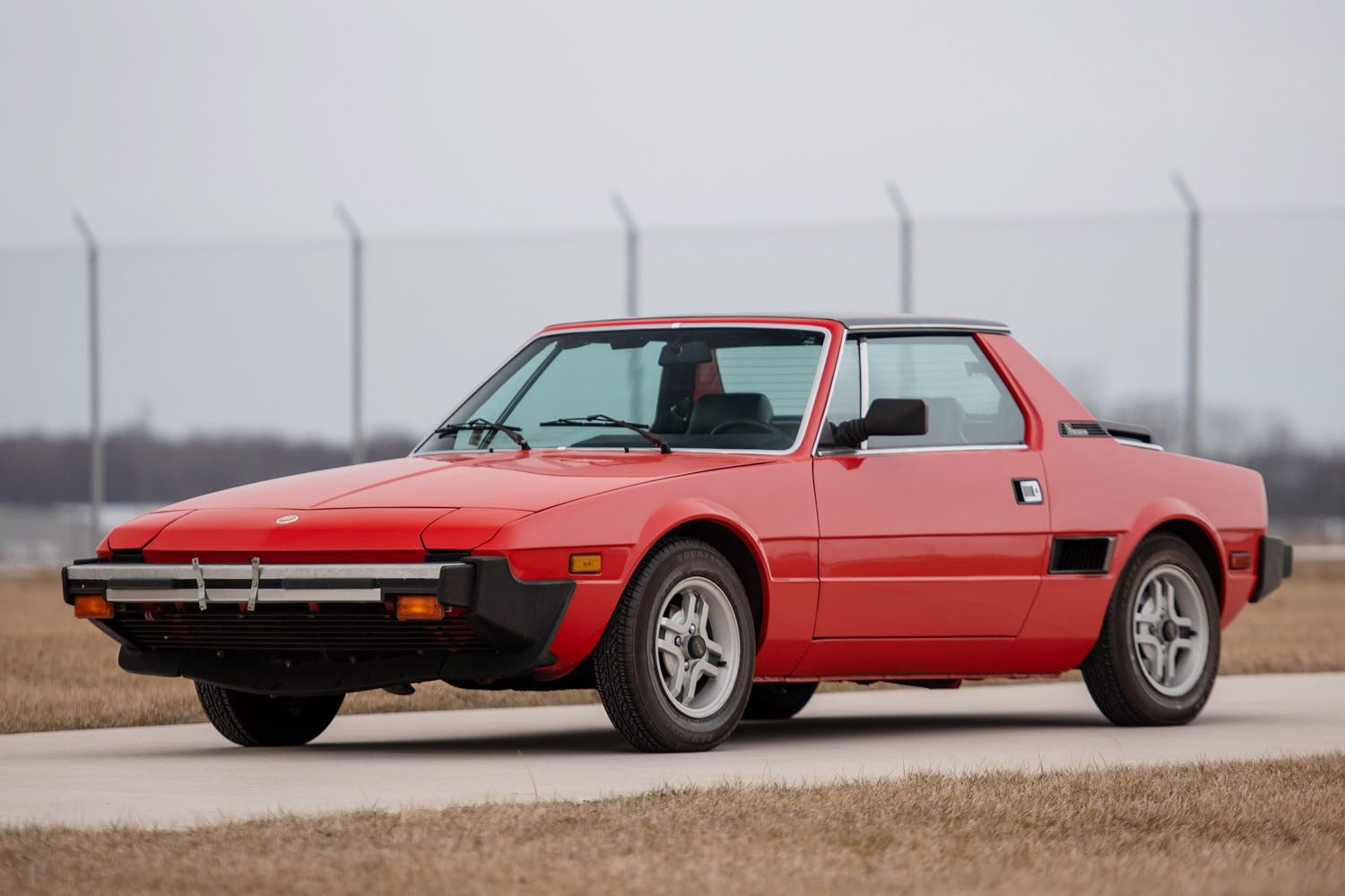 バイト代をためて買った人生初の愛車フィアット「X1/9 1500」諸費用込み140万円の現実とは？【忘れじの車】 AUTO MESSE