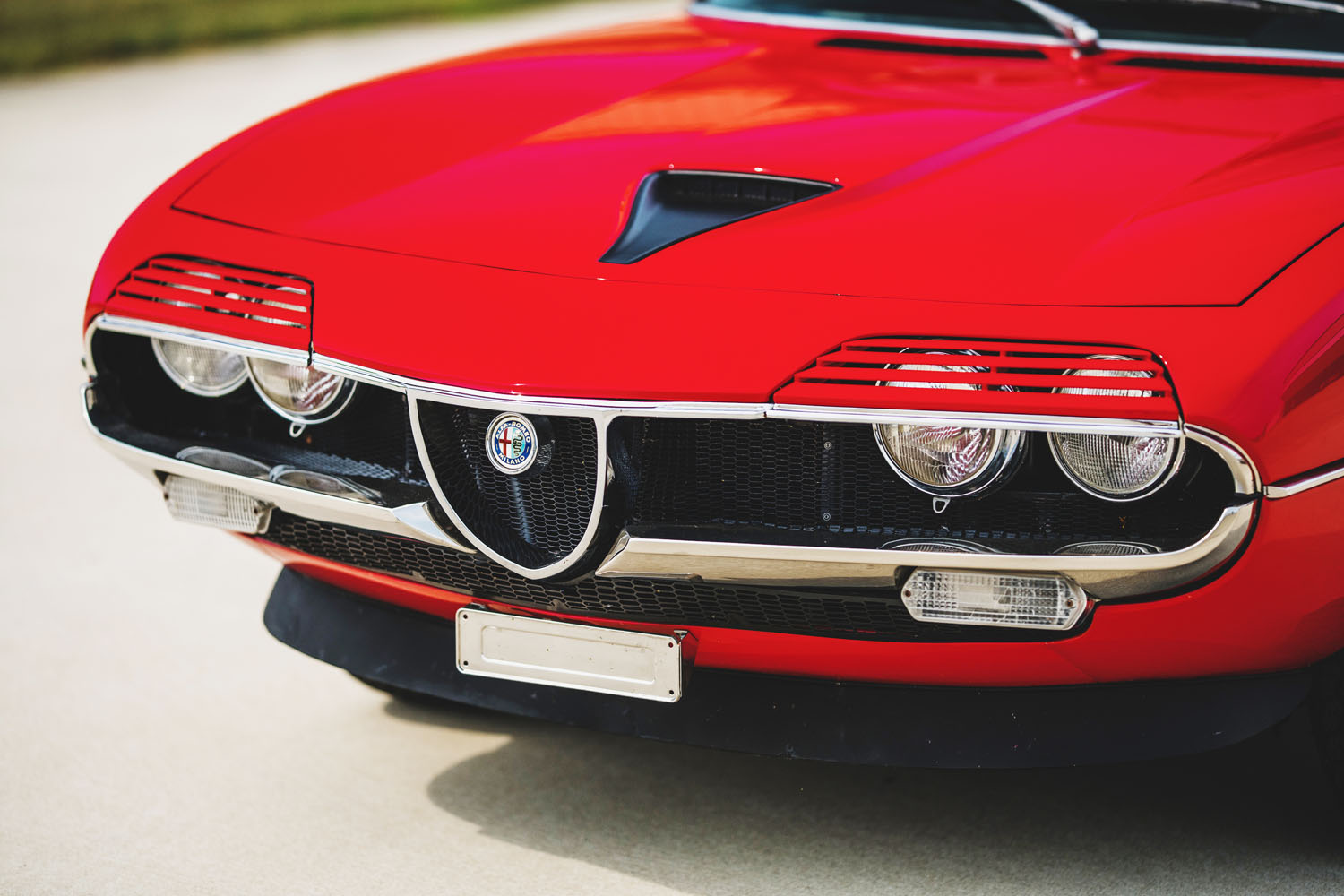 プアマンズ・フェラーリじゃない! こどもが夢中になったアルファ ロメオ「モントリオール」のギミックとは? AUTO MESSE WEB