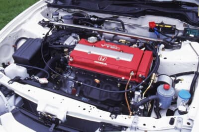 エンジンは1.8Lのまま、チューンナップし200psを達成したタイプR用B18エンジン