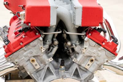 5万6400ドル（邦貨換算約818万円）で落札されたフェラーリV12エンジン テーブル