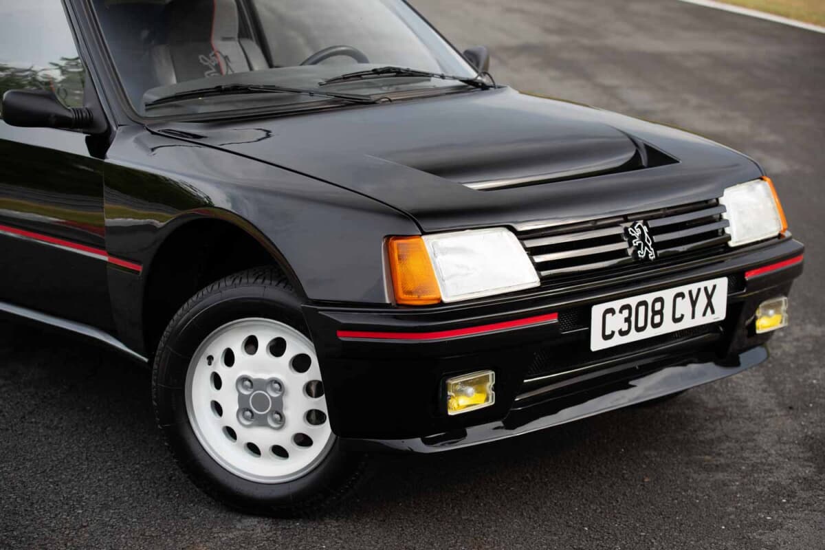 【画像ギャラリー】プジョー「205」がおよそ5000万円! グループB時代の怪物「ターボ16」は走行8700キロ未満の極上車でした