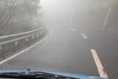 峠道で遭遇した霧