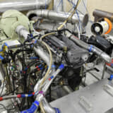 R3エンジンのベンチテスト風景