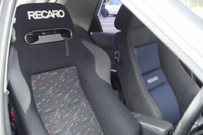 シート座面がほつれてきたため、純正からレカロSR3へと変更。名だたる国産スポーツ車にも純正採用されたセミバケットタイプだ