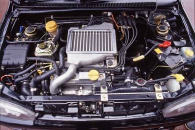 直4 DOHC 16バルブインタークーラー付きスーパーチャージャーエンジン