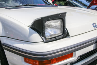 リトラクタブルヘッドライトはスーパーカーブームを経験した世代にとって胸アツの装備