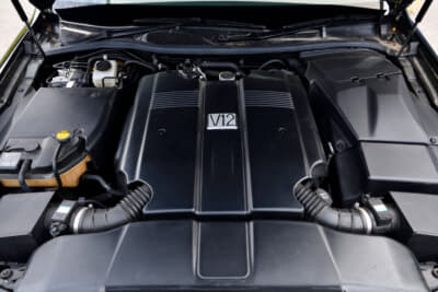 「1GZ-FE」型V12エンジンの総排気量は4996cc。パワーは自主規制ぎりぎりの280ps、トルクは49.0kgmを発生