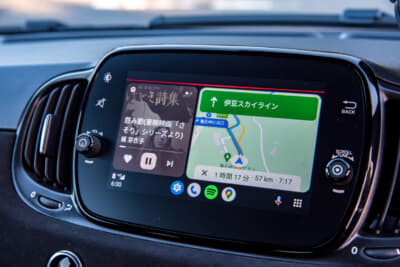 インフォテインメントはスマホからAndroid Auto（写真）やApple CarPlayを接続する方式