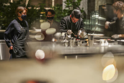 片山ひろシェフが、群馬県産の素材を大いに生かした料理でゲストをもてなす
