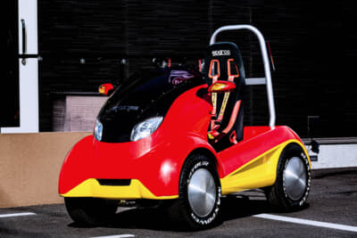 2002年のチョロQモーターズ株式会社発足時に発表されたQカーのプロトタイプ、「2010」
