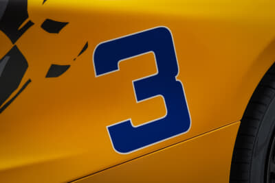 1974 年のインディ 500 でジョニー・ラザフォードがドライブした M16Dの「3」