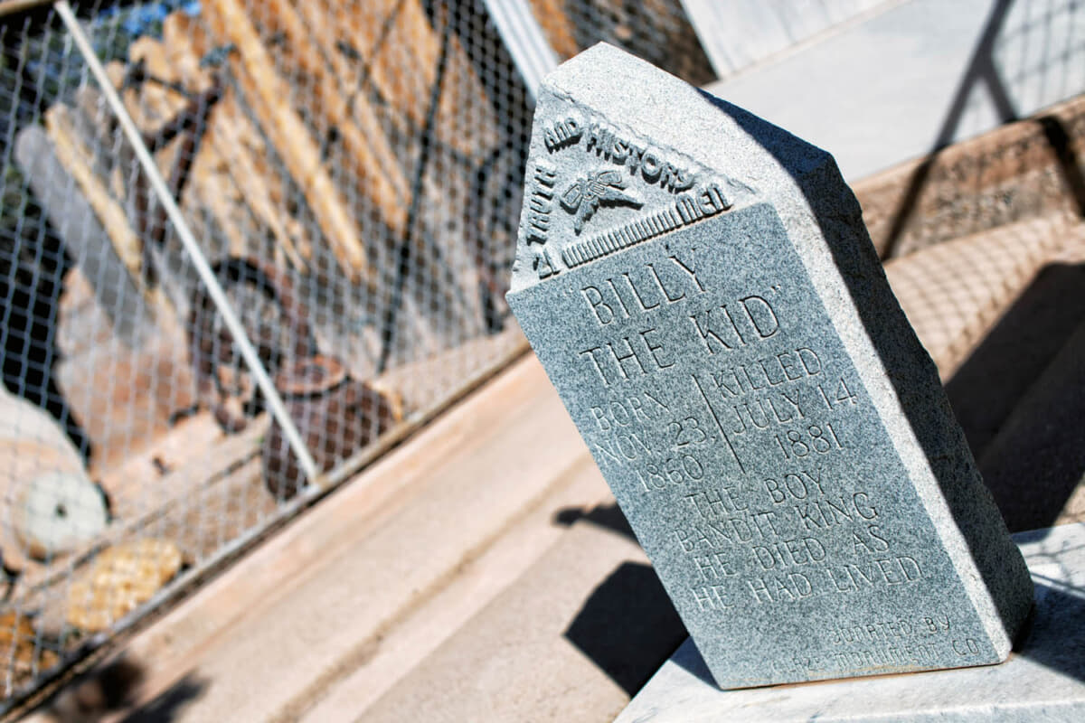 ミュージアムにある墓標はレプリカなので注意。1860年11月23日という生年月日は、パット・ギャレットの著書に記された説による