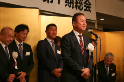 新会長となる中嶋敬一郎氏の挨拶。業界を活性化させたいという強い思いが伝わってくるスピーチであった