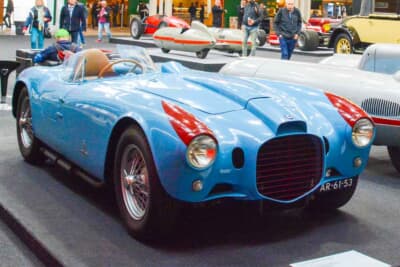 ボローニャ・フィエラ（見本市会場）正面エントランスで来場を待ち構えていた「MAUTO（イタリア国立自動車博物館）」の特別展示コーナーに置かれていた「D23」