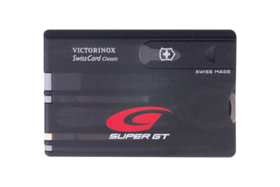 カードの中に10の機能が付いているSUPER GT×ビクトリノックス（スイスカードT3）