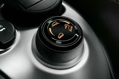 パンダ クロス4×4の現行モデルはジープ レネゲード譲りの4WDシステムを持ちあわせている
