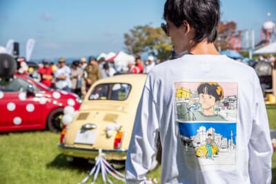 抹茶さんは、イタリア出身で日本在住の人気イラストレーター、ルカ・ティエリさんのイラストが描かれたシャツを着用