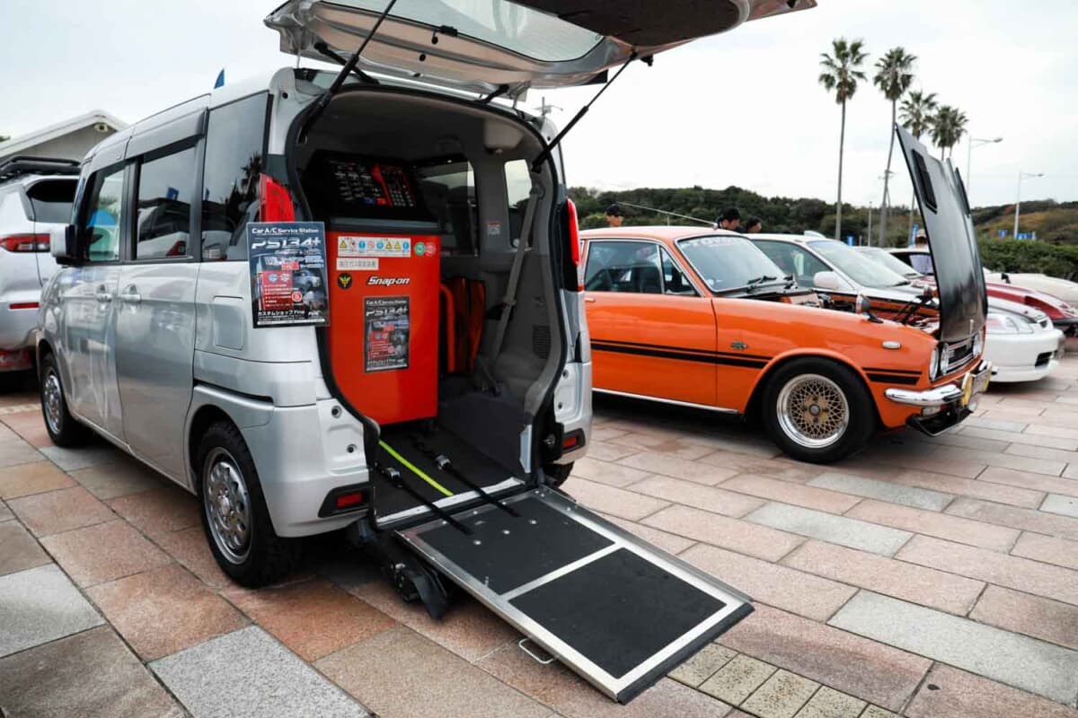 福岡市博多南区にあるカスタムショップFineは、福祉車をベースとしたカーエアコン出張サービスをPR