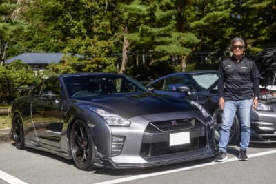 日産「GT-Rブラックエディション」（2017年式）とオーナーの引田浩二さん