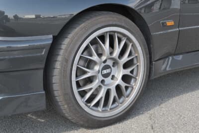 BMW E30M3が履くのはBBSのM3専用品のホイール